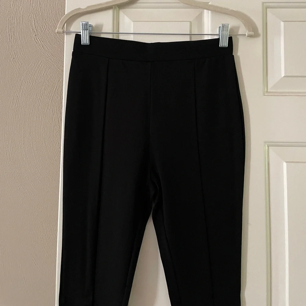 NWOT A Love Like You Women’s Split Leggings. Size Medium.